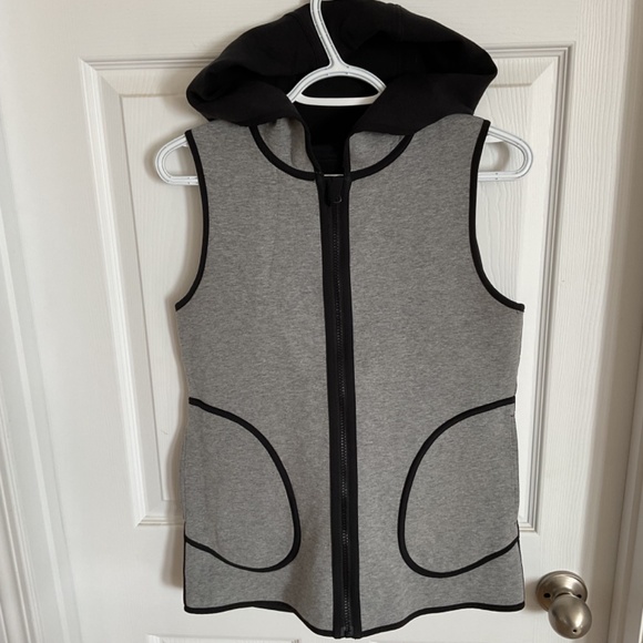 Lululemon Reversible Vest, Size 6 - Picture 2 of 10